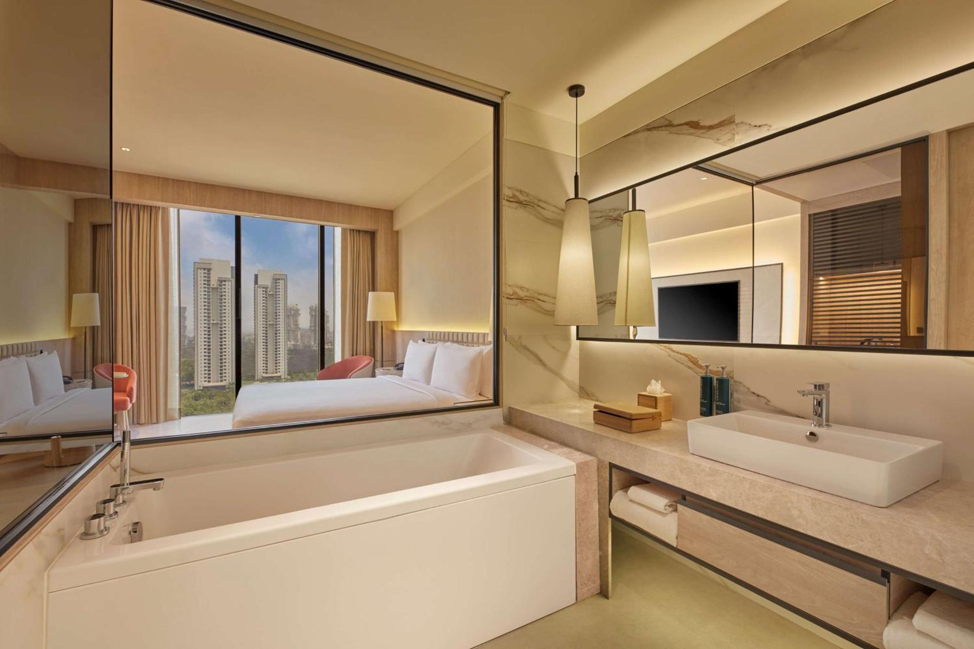 Hilton Gurugram Baani City Centre Гургаон Экстерьер фото