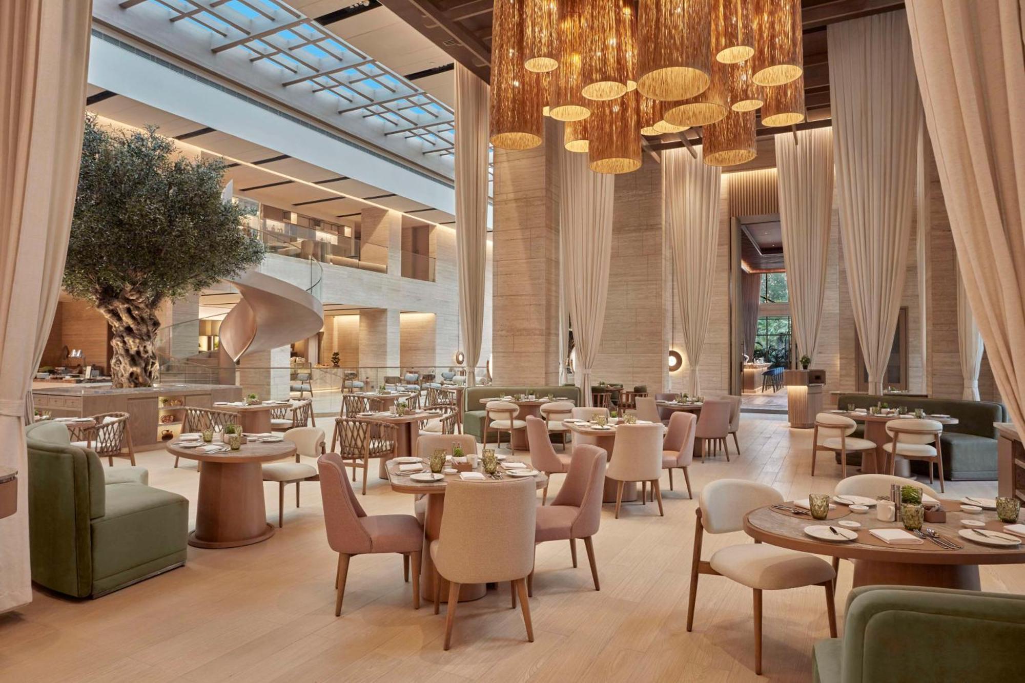 Hilton Gurugram Baani City Centre Гургаон Экстерьер фото