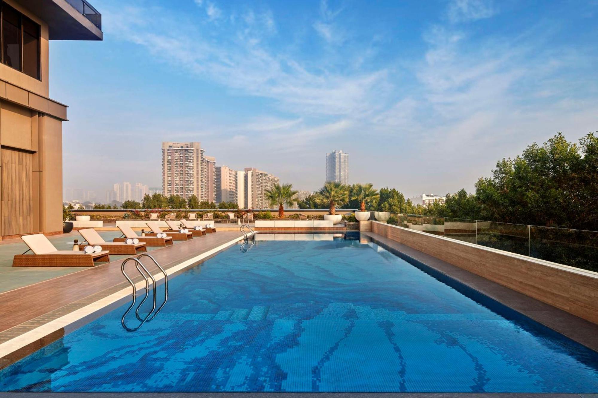 Hilton Gurugram Baani City Centre Гургаон Экстерьер фото